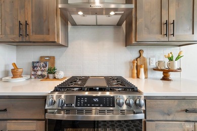 Thoughtfully designed single-level floor plan offers 3 bedrooms - photo 21