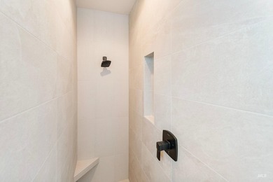 Thoughtfully designed single-level floor plan offers 3 bedrooms - photo 28