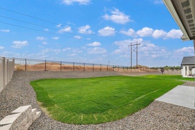 Thoughtfully designed single-level floor plan offers 3 bedrooms - photo 30