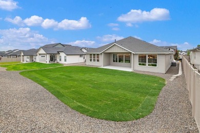 Thoughtfully designed single-level floor plan offers 3 bedrooms - photo 31