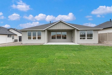 Thoughtfully designed single-level floor plan offers 3 bedrooms - photo 33