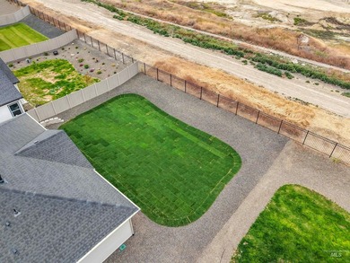 Thoughtfully designed single-level floor plan offers 3 bedrooms - photo 40