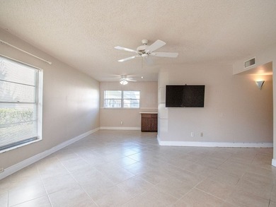 Beautiful 2BR/2BA first-floor condo in Vista Royale! This model - photo 5