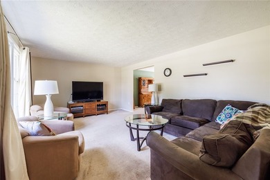 Welcome to this beautifully maintained 3-bedroom, 1.5-bath - photo 6