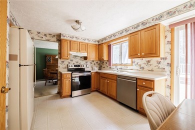 Welcome to this beautifully maintained 3-bedroom, 1.5-bath - photo 10