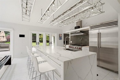 ROSLYN HARBOR. Beautifully positioned on a private, park-like - photo 11