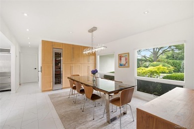 ROSLYN HARBOR. Beautifully positioned on a private, park-like - photo 12