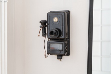 Perfectly formed one bedroom condo in the charming historic