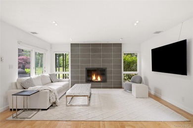 ROSLYN HARBOR. Beautifully positioned on a private, park-like - photo 14