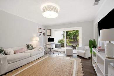 ROSLYN HARBOR. Beautifully positioned on a private, park-like - photo 19