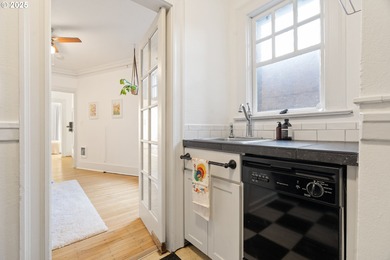Perfectly formed one bedroom condo in the charming historic