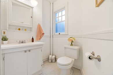 Perfectly formed one bedroom condo in the charming historic