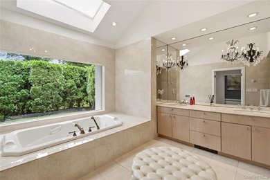 ROSLYN HARBOR. Beautifully positioned on a private, park-like - photo 27