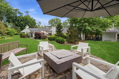 ROSLYN HARBOR. Beautifully positioned on a private, park-like - photo 30