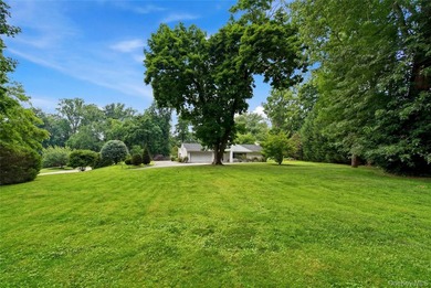 ROSLYN HARBOR. Beautifully positioned on a private, park-like - photo 31