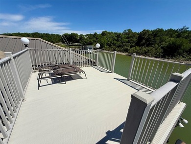 Beautifully remodeled lakefront home at 2007 Deepwater Rd. in - photo 31