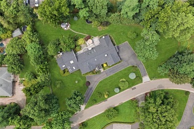 ROSLYN HARBOR. Beautifully positioned on a private, park-like - photo 32