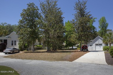 Discover the perfect setting to build your dream home in the - photo 2