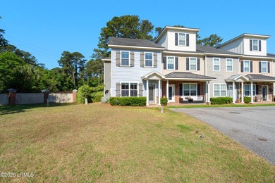 Move-In Ready, Low-Maintenance Living in a Gated Waterfront - photo 3