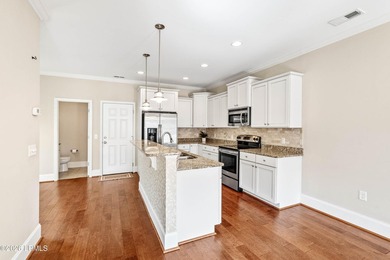 Move-In Ready, Low-Maintenance Living in a Gated Waterfront - photo 6