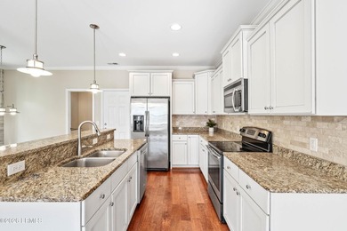 Move-In Ready, Low-Maintenance Living in a Gated Waterfront - photo 7