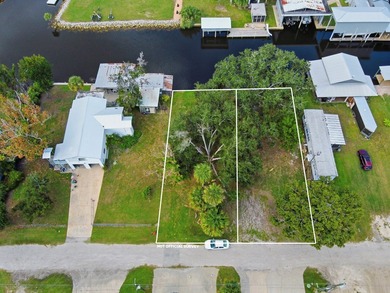 Escape to the coastal charm of Suwannee, Florida with this - photo 2