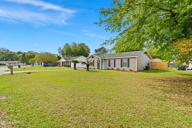 Welcome home to this tastefully renovated quaint ranch-style - photo 4