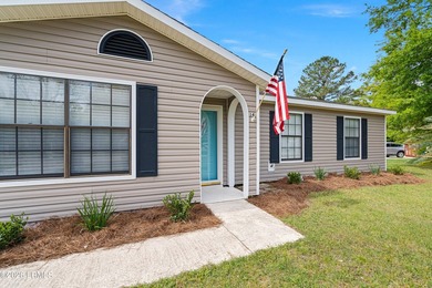 Welcome home to this tastefully renovated quaint ranch-style - photo 5