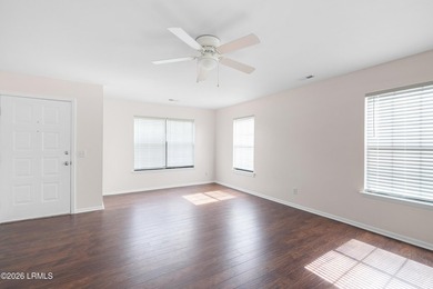 Welcome home to this tastefully renovated quaint ranch-style - photo 7