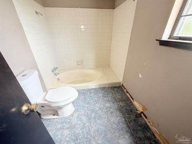 Spacious home offering a unique floor plan with plenty of room - photo 9