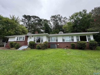 Lake Home For Sale in Guntersville, Alabama