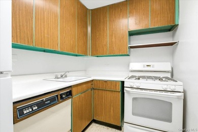 Big Terrace, Bigger Potential at the Kennedy House! Welcome to - photo 6