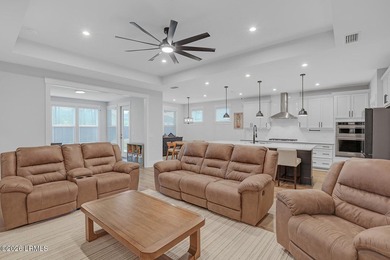 Sharp, stylish, and completely upgraded, this Midpoint at New - photo 3