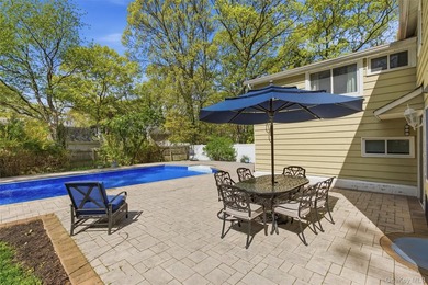 Welcome to 26 Woodchuck Lane in Setauket, located in the highly - photo 4