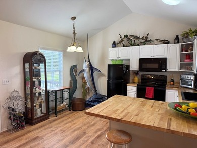 2 Bedroom 2 Bath Custom Home on 11.92 Acres w/Gated entry - photo 15