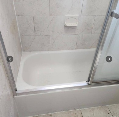 Newer construction. Only 20 years old with modern appliances and - photo 15