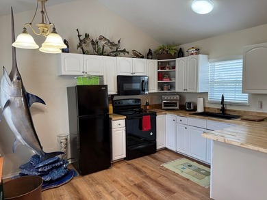2 Bedroom 2 Bath Custom Home on 11.92 Acres w/Gated entry - photo 16