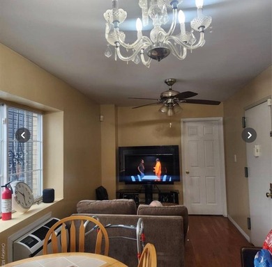 Newer construction. Only 20 years old with modern appliances and - photo 21