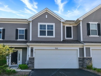 Lake Townhome/Townhouse For Sale in Pingree Grove, Illinois