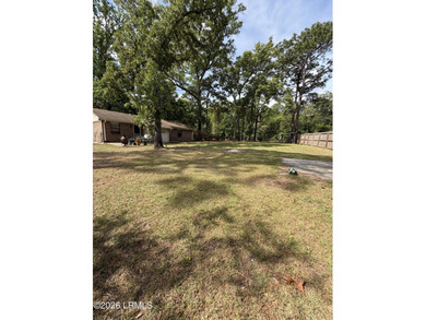 Charming 3-bedroom, 1.5-bath brick home situated on nearly half - photo 4