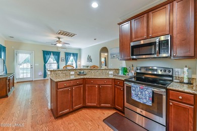Immaculate 3bd 2.5 bath in Somerset Point on .56 of an acre - photo 10