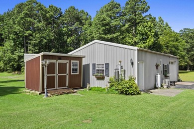 Wow! This Beautifully landscaped home has 3 bedrooms 2 baths - photo 17