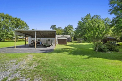 Wow! This Beautifully landscaped home has 3 bedrooms 2 baths - photo 18