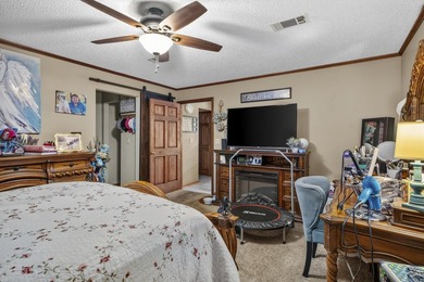 Wow! This Beautifully landscaped home has 3 bedrooms 2 baths - photo 22
