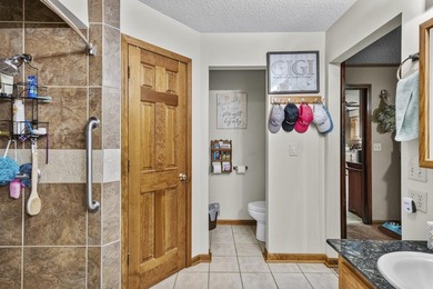 Wow! This Beautifully landscaped home has 3 bedrooms 2 baths - photo 31