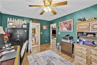 Wow! This Beautifully landscaped home has 3 bedrooms 2 baths - photo 32