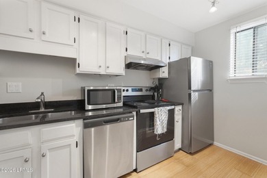 Updated 2BR/2.5BA villa in a convenient mid-island location - photo 7