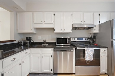 Updated 2BR/2.5BA villa in a convenient mid-island location - photo 8