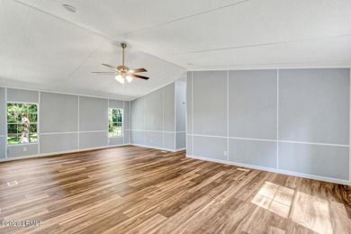 Fully renovated 4 bed, 2 bath mobile home offering modern - photo 4