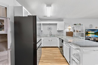 Discover easy, low-maintenance living in the desirable Baytree - photo 12
